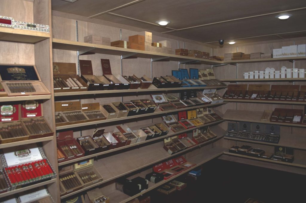 Carmine’s Cigars II (Staten Island, NY)